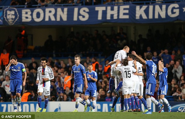 Cú sốc thành London: Chelsea gục ngã sân nhà, Arsenal lại thắng