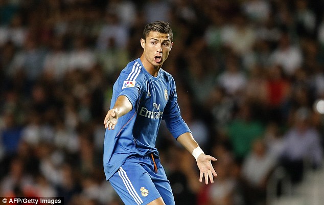 Ronaldo lập cú đúp, Real may mắn thoát hiểm trên đất khách