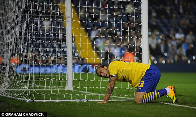 Trở lại Arsenal, Bendtner “hút chết” khi mới đá được 8 phút