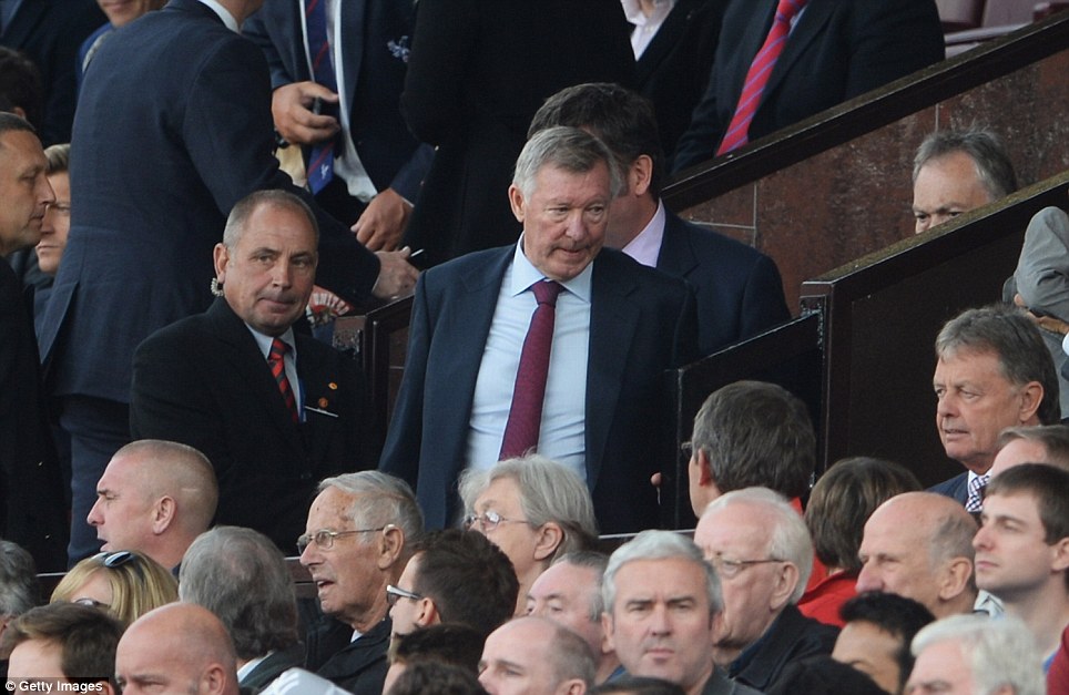 Man United chụp ảnh kỉ niệm: Lần đầu vắng Sir Alex sau 27 năm