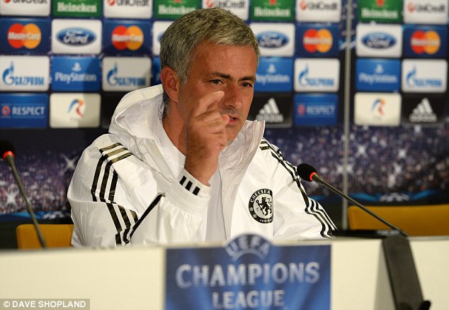 	Jose Mourinho trả lời phỏng vấn trước báo giới