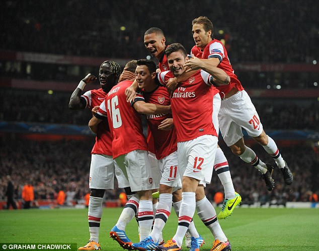 	Ozil có được bàn thắng đầu tiên, góp phần vào chiến thắng 2-0 của Arsenal