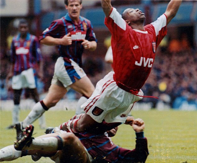  	Mẫu áo đấu của Arsenal từ năm 1994
