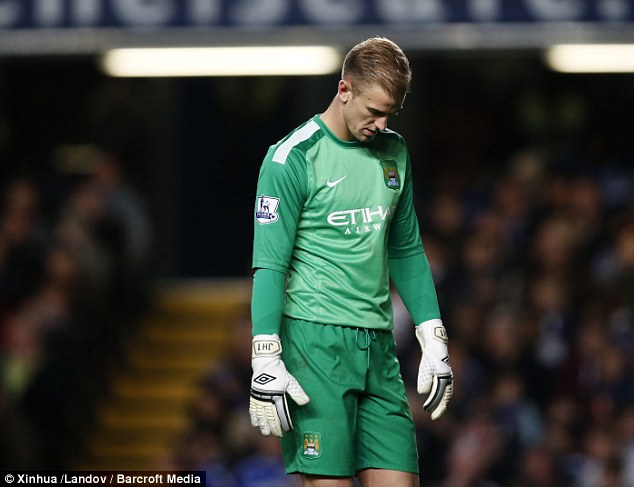 
	Joe Hart tỏ ra rất buồn thảm sau sai lầm không thể tha thứ của mình