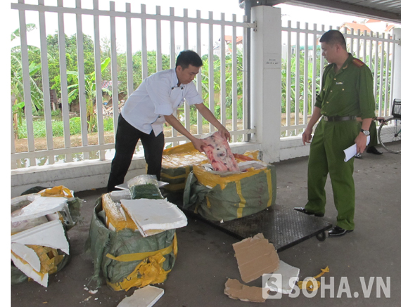 Cơ quan chức năng thu giữ số hàng nói trên.