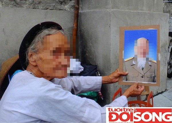 Đau đớn chuyện cụ bà 80 tuổi lập bát nhang thờ chồng giữa phố Hà Nội