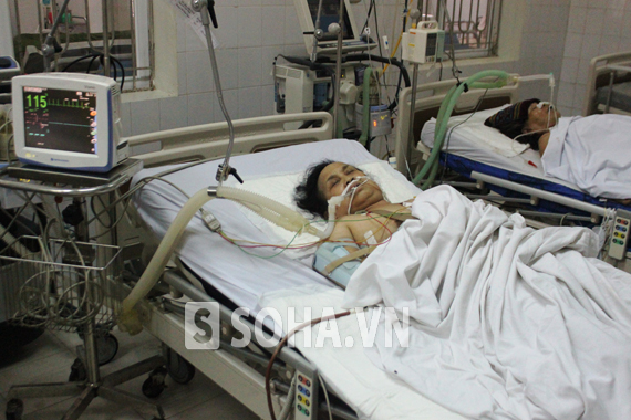 
	Nạn nhân Lò Thị Dăn (58 tuổi, Sơn La) đang nằm điều trị tại Khoa hồi sức tích cực Bệnh viện Hữu nghị Đa khoa tỉnh Nghệ An