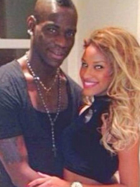  	Balotelli lại đưa bồ lên tận mây xanh