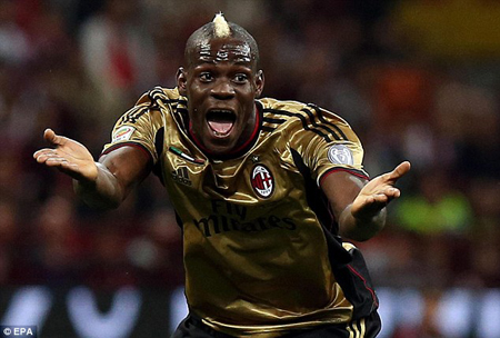 
	Balotelli bị lăng mạ chủng tộc trong trận AC Milan gặp AS Roma