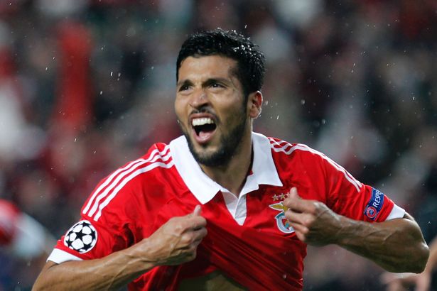 	Garay đang rất gần Man United