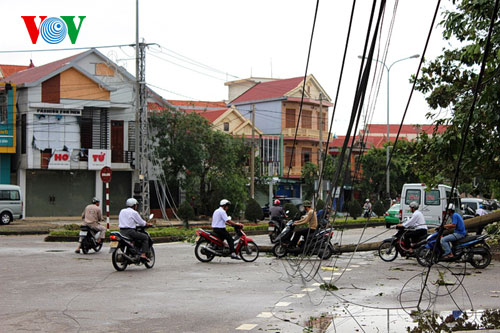 Hình ảnh bão số 10 tàn phá miền Trung