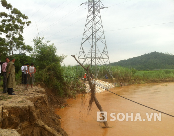 Hồ đập xả lũ sau siêu bão, 