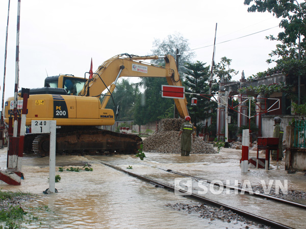 Hồ đập xả lũ sau siêu bão, 