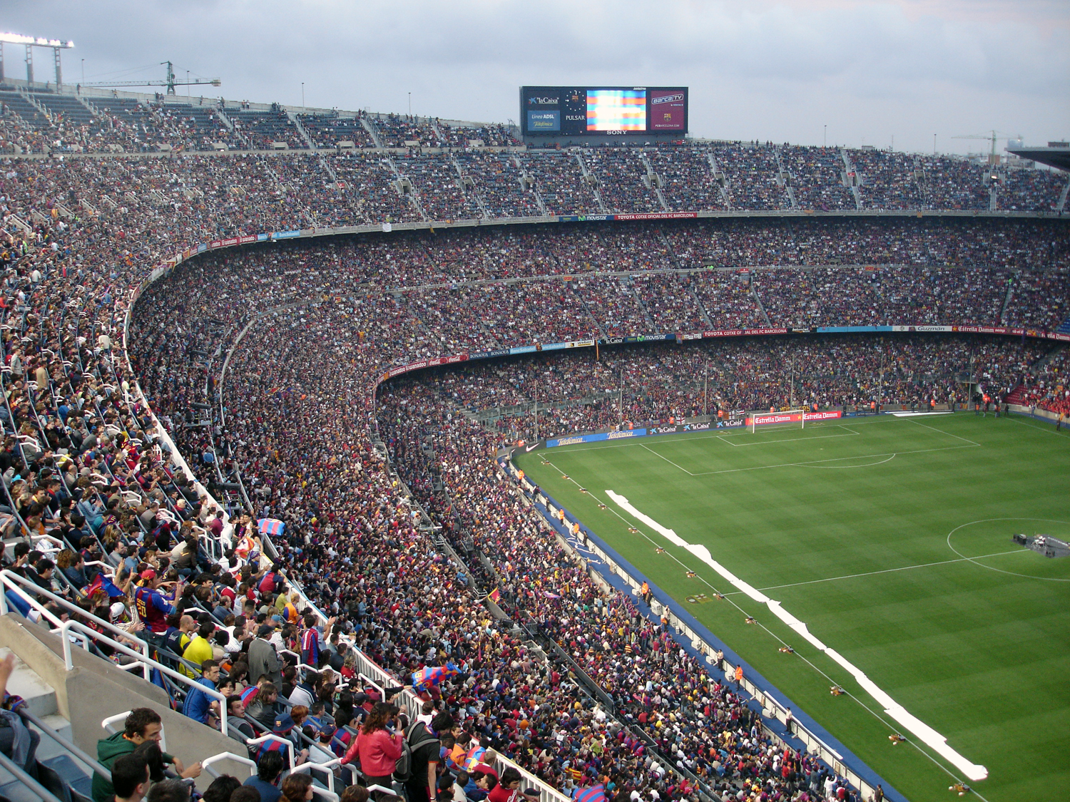 
	Camp Nou là nguồn cổ vũ cực lớn cho Barca và sức ép không tưởng với đối thủ