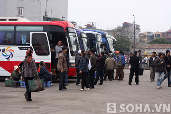 Theo dự kiến, năm nay lưu lượng hành khách tập trung tại các bến xe ở Hà Nội để về quê ăn Tết đều giảm.