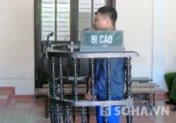 
	Bị cáo Trương Minh Thuế và Lê Minh Đường tại phiên tòa.