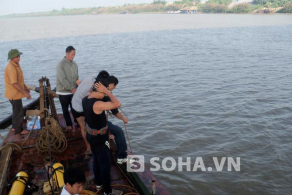 Công tác tìm kiếm xác nạn nhân Lê Thị Thanh Huyền trong sáng ngày 25/10