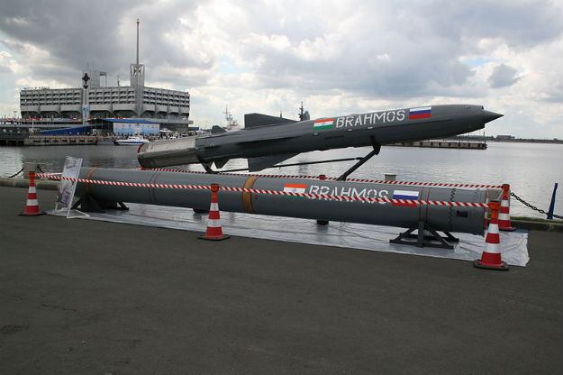 Tên lửa hành trình BrahMos  do Nga và Ấn Độ hợp tác phát triển.
