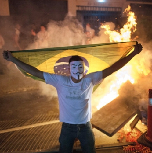 
	Người Brazil biểu tình phản đối Confederations Cup 2013