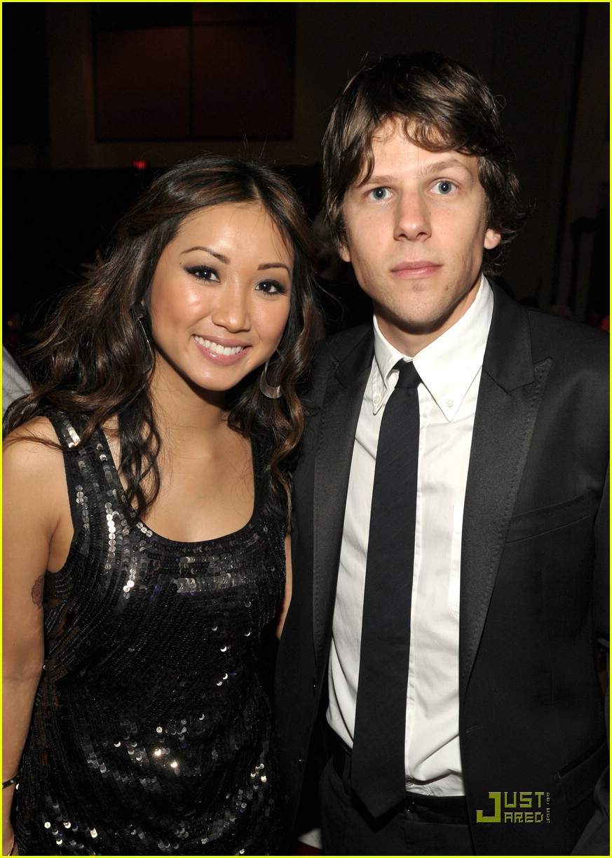 
	Brenda Song cùng Jesse Eisenberg, diễn viên nổi tiếng của bộ phim  “Now You See Me” (Phi vụ thế kỷ)