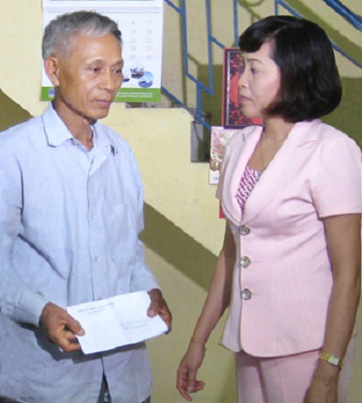 	Ngày 24/07/2013, đồng chí Nguyễn Thị Thanh đi thăm, tặng quà gia đình ông Lại Minh Cường ở Thị trấn Yên Ninh, huyện Yên Khánh.