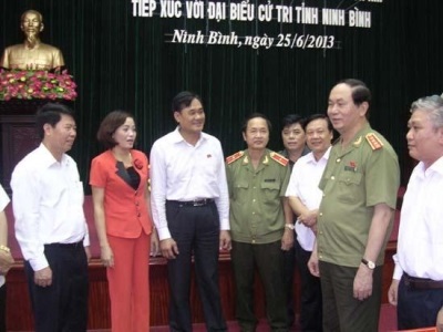 	Bà Nguyễn Thị Thanh cùng đoàn đại biểu QH Ninh Bình tiếp xúc cử tri vào ngày 25/06/2013