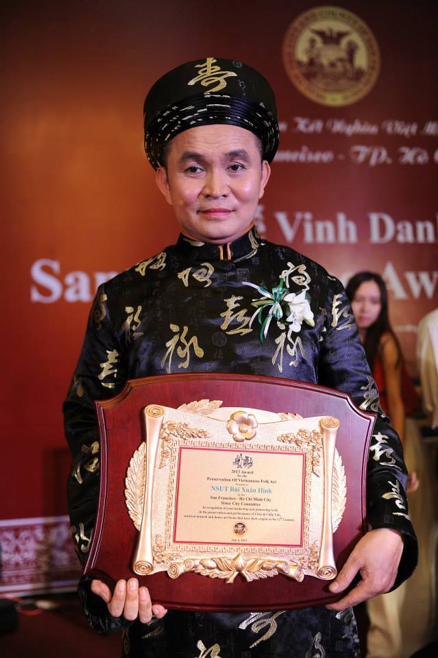 Con gái xinh đẹp của Xuân Hinh theo bố vào T.P Hồ Chí Minh nhận giải thưởng