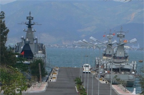 Một góc quân cảng Cam Ranh