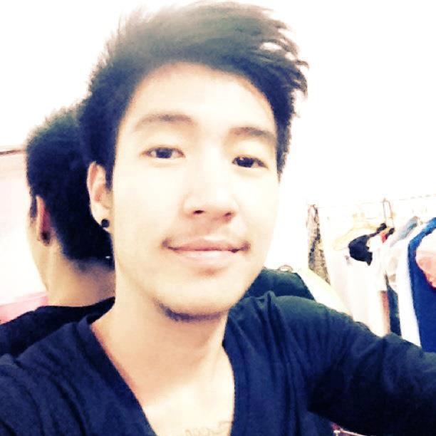 Cận cảnh hot boy chuyển giới làm “điên đảo” trái tim fan Thái