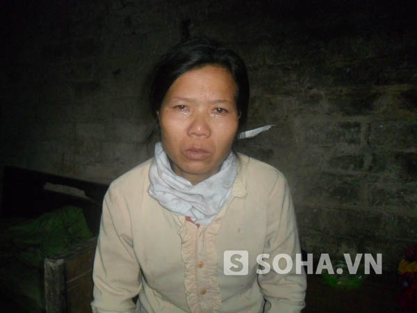 
	Chị Phạm Thị Hương khóc ròng khi kể về cuộc đời hẩm hiu của mình