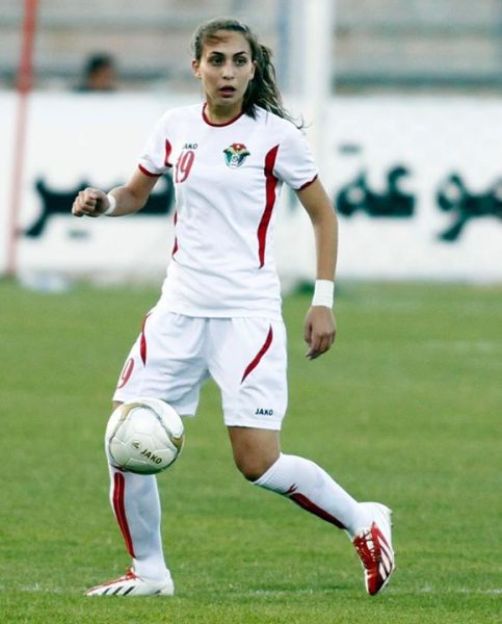 
	Ayah Al-Majali sinh năm 1992 và chơi ở vị trí hậu vệ trong tuyển Jordan. Cô gái trẻ này hiện đang khoác áo CLB Shabab Al Ordon tại quê nhà.