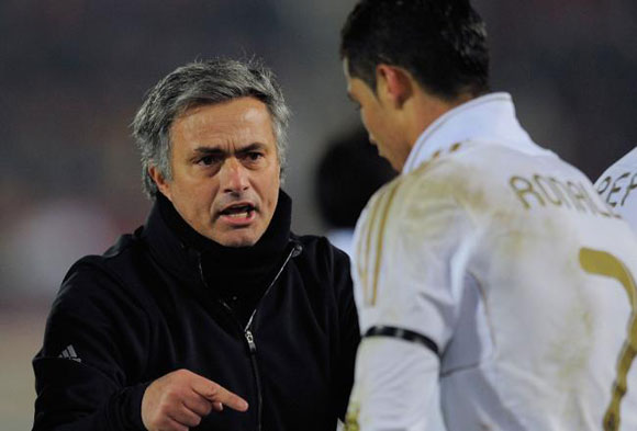 
	Mourinho chỉ toàn làm "trò" tại Real!