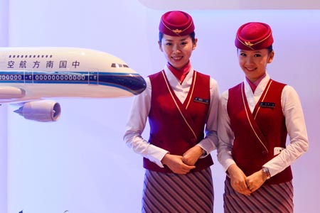 
	Hai tiếp viên hàng không của hãng China Southern Airlines