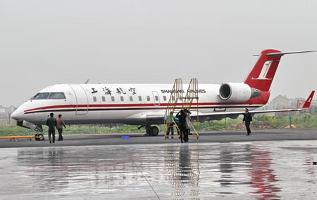 
	Máy bay CRJ-200 tại tỉnh Tô Giang