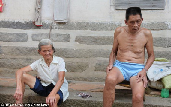 Trung Quốc: Sốc với người đàn ông bị cha mẹ "nhốt" trong nhà đá suốt 30 năm trời