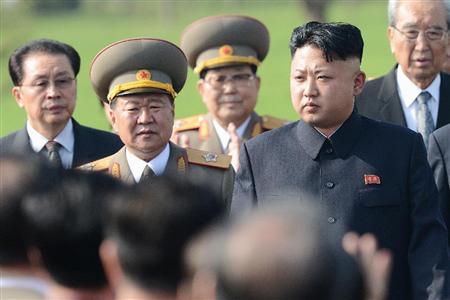 
	Choe Ryong Hae xuất hiện bên cạnh nhà lãnh đạo Kim Jong Un trong một sự kiện. 