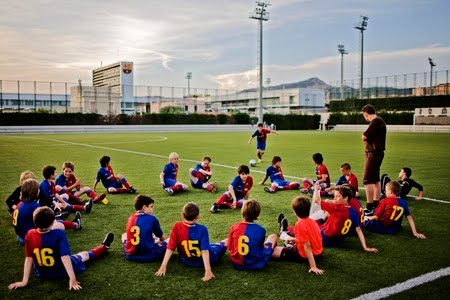 
	Trong khi đội hình chính của Barca ít biến động thì hàng năm, rất nhiều tài năng trẻ phải rời lò La Masia tìm bến đỗ khác điển hình như mùa Hè năm 2011 đã có 10 cầu thủ ra đi