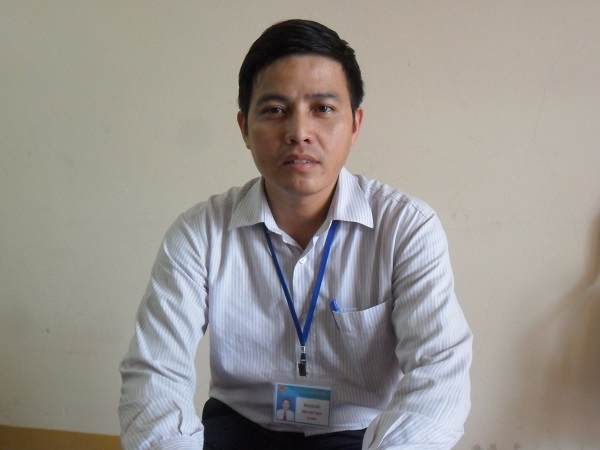 Ông Phan Hà Bắc, Phó chủ tịch UBND phường Phú Xá trao đổi với PV