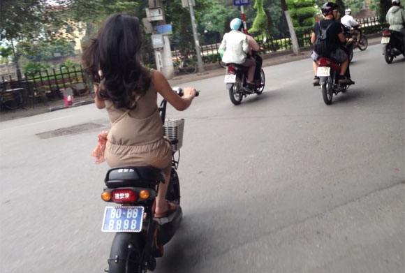 Trào lưu gắn biển số siêu khủng cho xe đạp điện của giới trẻ Việt