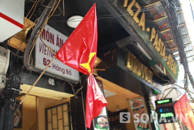 Cả nước chính thức treo cờ rủ để tang Đại tướng Võ Nguyên Giáp