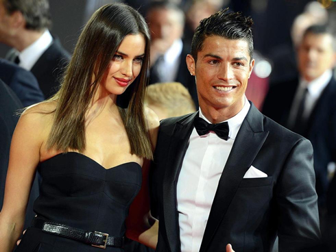  	Irina Shayk hết lời ca ngợi Cris Ronaldo