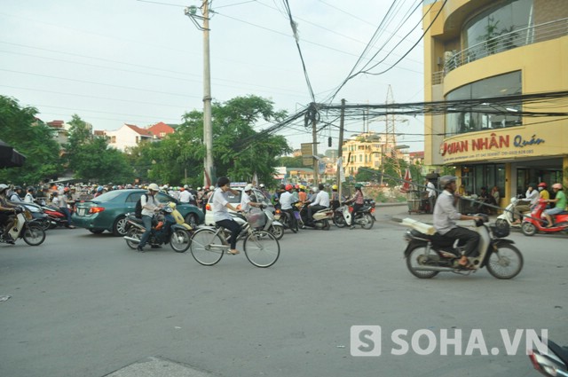 Đoạn đường gần Cống Mọc đông người qua lại nên hai đối tượng cướp Iphone đã bị bắt