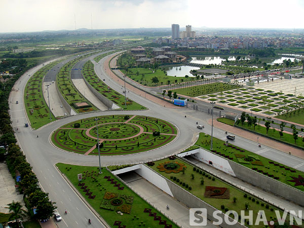 Đại lộ Thăng Long (hay còn gọi là đường cao tốc Láng - Hòa Lạc), được đầu tư tới hơn 7.500 tỷ đồng và mới chỉ được đưa vào sử dụng từ tháng 10/2010.