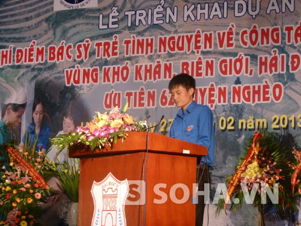 Sinh viên Đặng Hoàng Thạch (Y6, ĐH Y Hà Nội) đăng ký tham gia dự án bác sỹ trẻ tình nguyện vè công tác tại vùng khó khăn, biên giới.