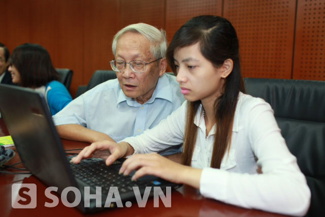 	GS Đặng Hanh Đệ trong buổi giao lưu trực tuyến với Báo điện tử Trí thức trẻ.