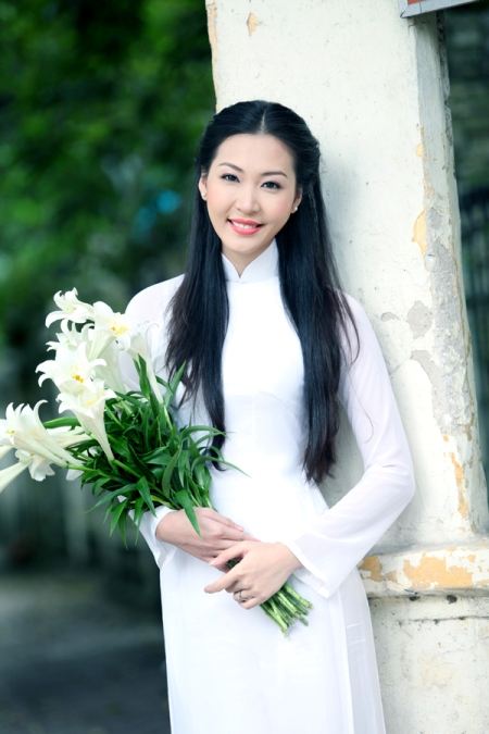 
	Á hậu 2010 Đặng Thùy Trang. Cô ít khi xuất hiện trước công chúng.