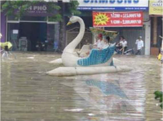 Sơn nữ tắm tiên đồng loạt kéo xuống phố Hà Nội