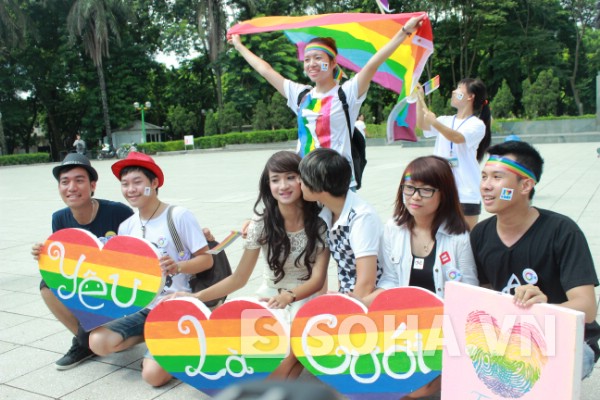 Những người đến với ngày hội đạp xe Viet Pride 2013 không phân biệt màu da, độ tuổi, nghề nghiệp…Từ người già đến trẻ em, học sinh, sinh viên đến những đi làm; từ người Việt đến người ngoại quốc...họ đều chung một mục đích kêu gọi bảo vệ nhân quyền, ủng hộ người đồng tính.