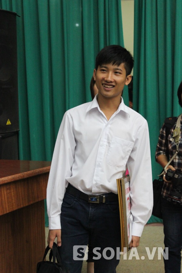Nguyễn Hữu Tiến - chàng thủ khoa nghèo vượt khó chia sẻ rằng, bản thân mình sẽ phải nỗ lực trong học tập