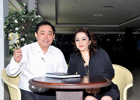 	Huỳnh Uy Dũng và vợ hai